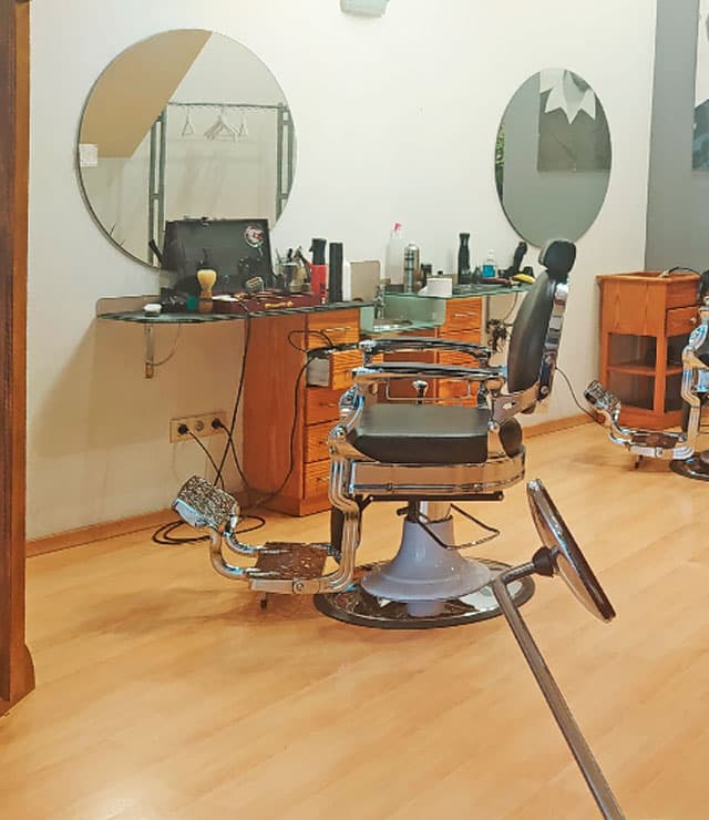 Contactar con barbería y peluquería en Bertamiráns